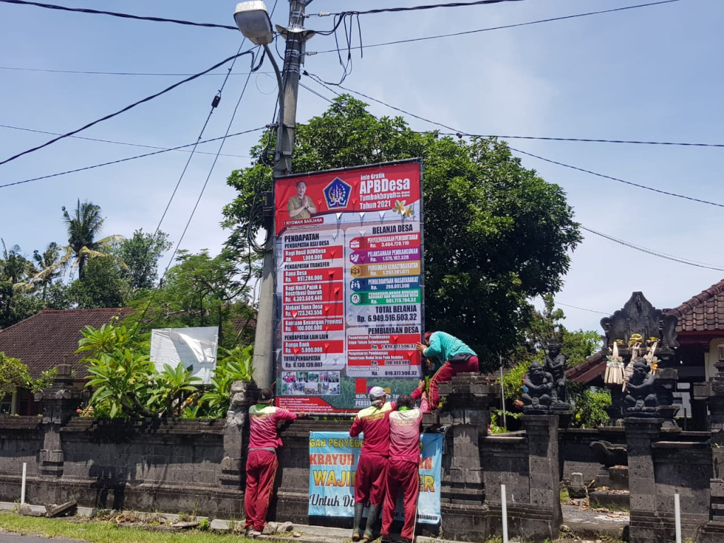 Pemasangan Baliho APBDes Tahun 2021